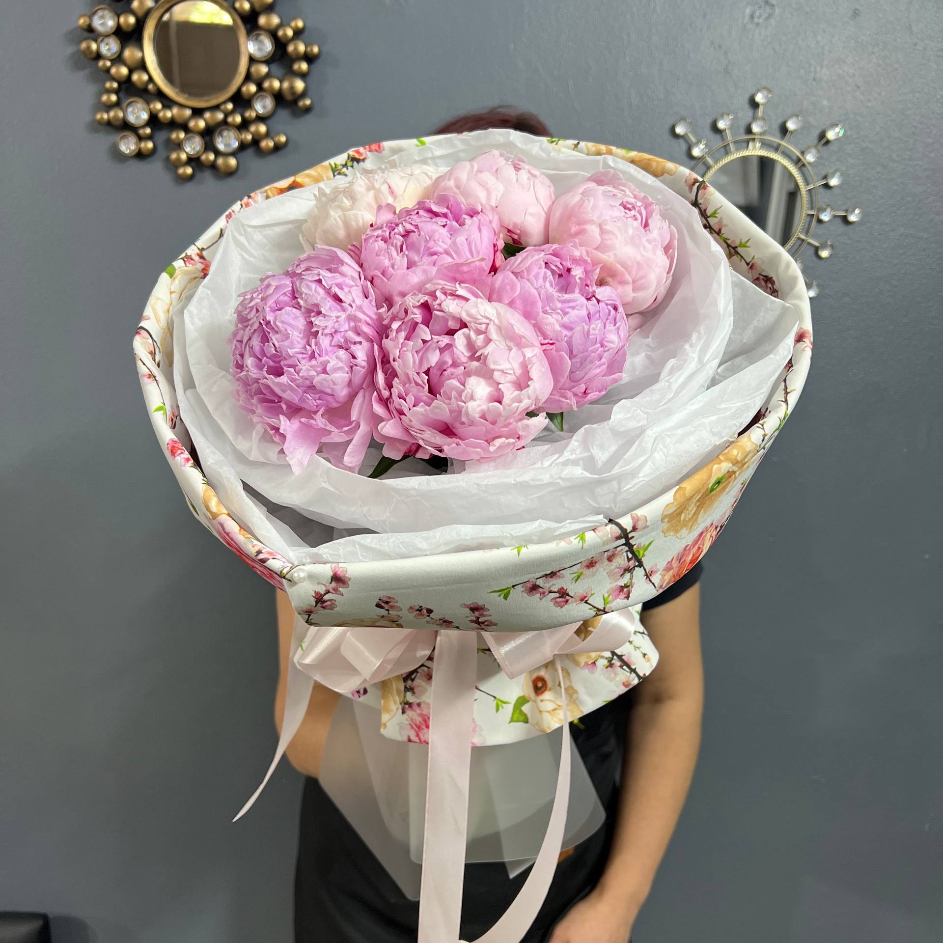 Букет из розовых пионов